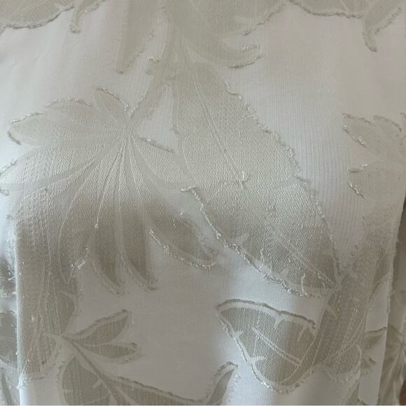 GUC Ann Taylor Cream Floral Burnout Puff Sleeve Blouse. Size M. - Picture 4 of 11